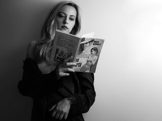 AdelineGreen Live Cam live cam cum eating