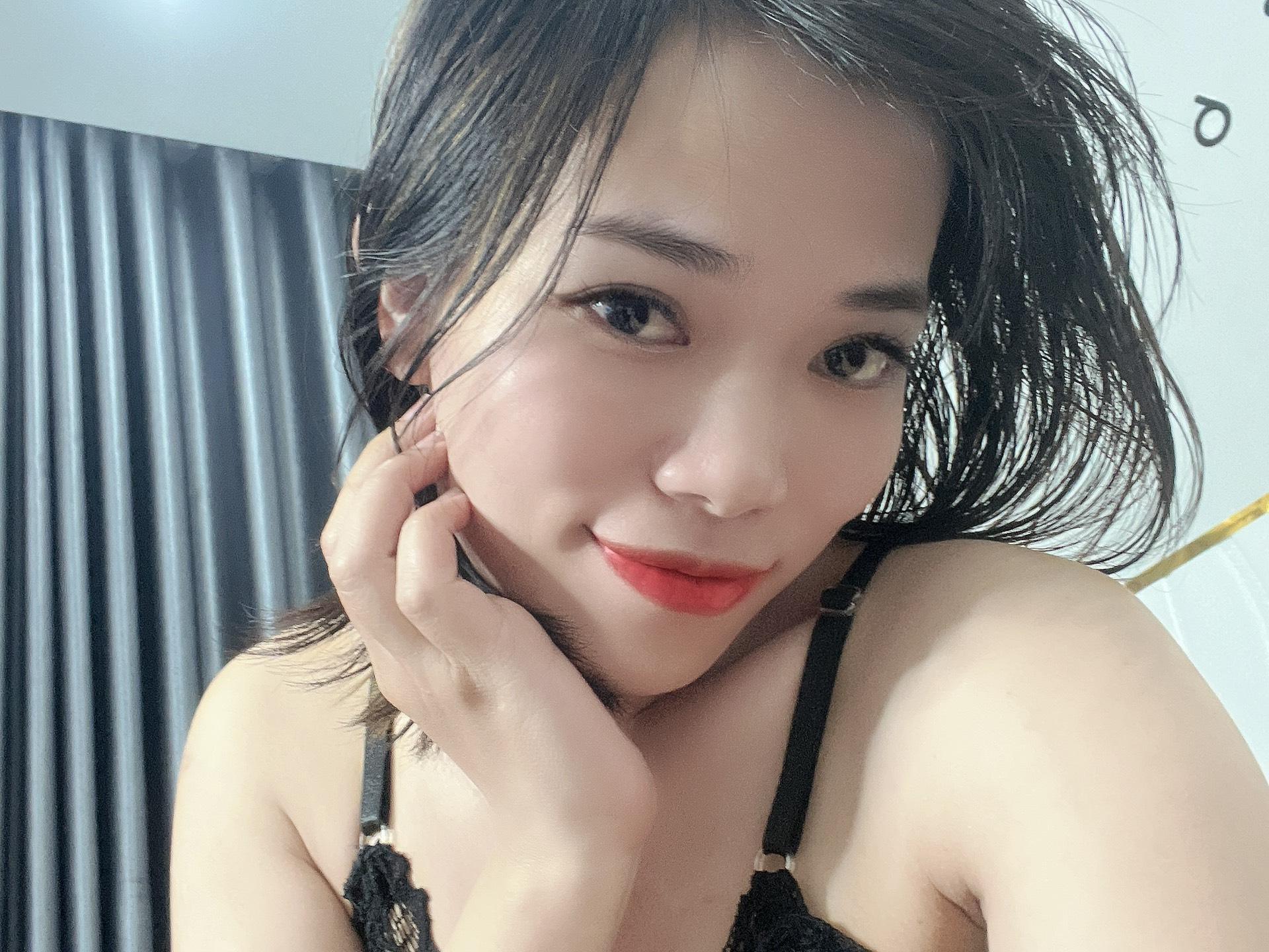 Alice225 Live Cam live cam Petite