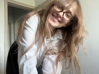 EmiliaWeber Live Cam live cam 18 year old amateur
