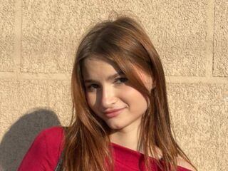 MadelynWealer Live Cam live cam strap on