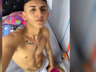 Zaccboy Live Cam live cam big ass latinas