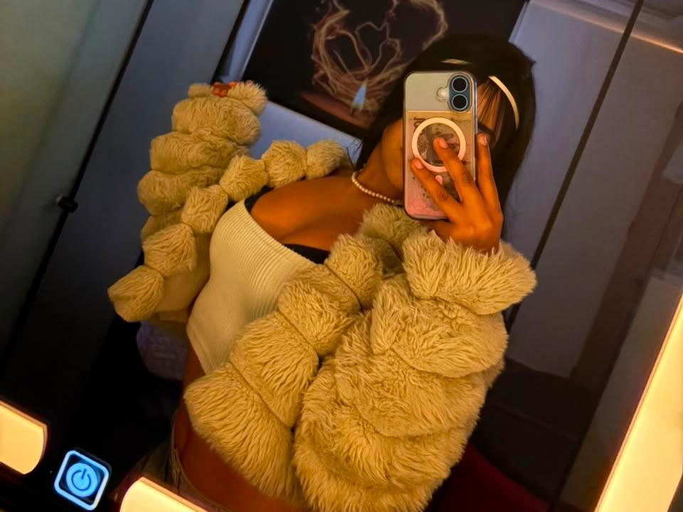 clhoe_saenz Live Cam live cam fingers